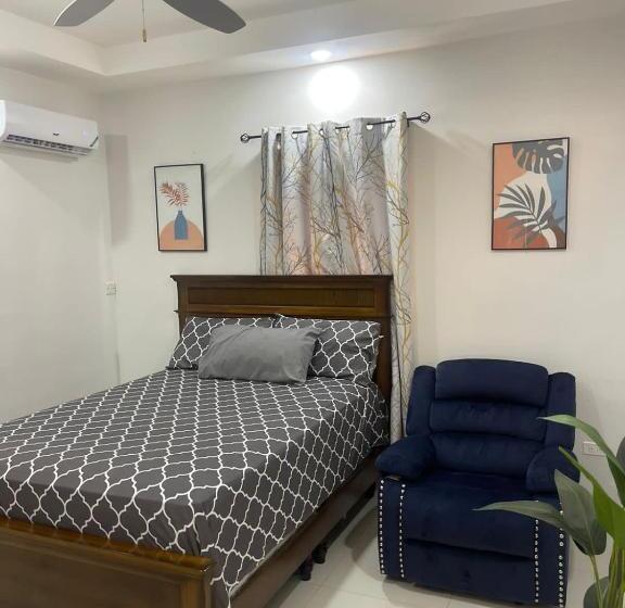 تختخواب و صبحانه Honey S Hidden Villa