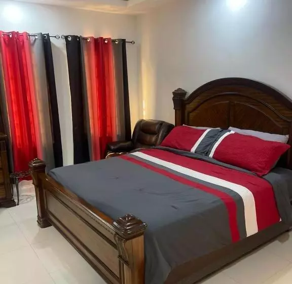 تختخواب و صبحانه Honey S Hidden Villa
