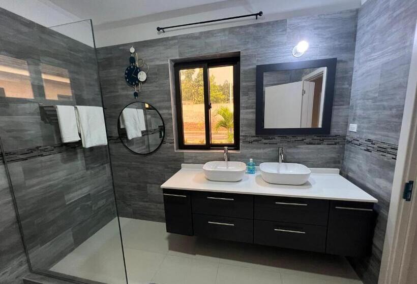 تختخواب و صبحانه Honey S Hidden Villa