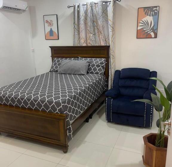 تختخواب و صبحانه Honey S Hidden Villa