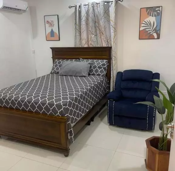 تختخواب و صبحانه Honey S Hidden Villa