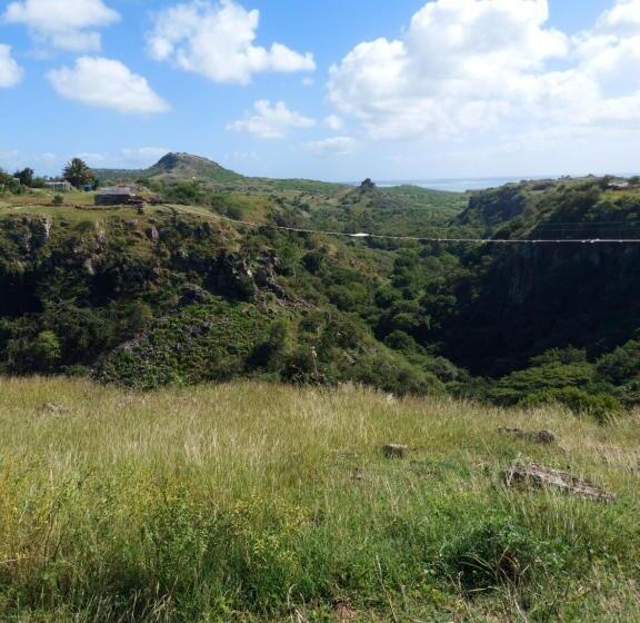 تختخواب و صبحانه Ocean Viewpoint Lodge