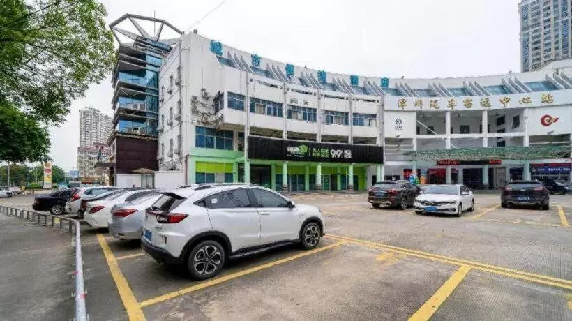 Hotelli City Comfort Inn Zhangzhou Wanda Plaza