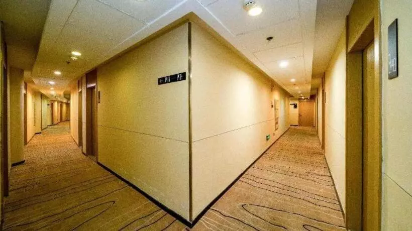 Hotelli City Comfort Inn Zhangzhou Wanda Plaza