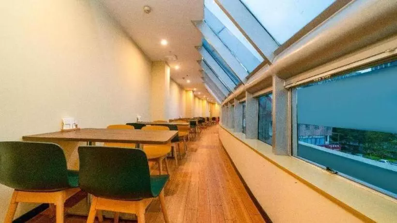 Hotelli City Comfort Inn Zhangzhou Wanda Plaza