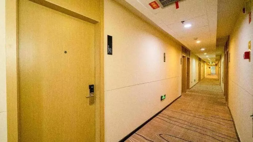 Hotelli City Comfort Inn Zhangzhou Wanda Plaza