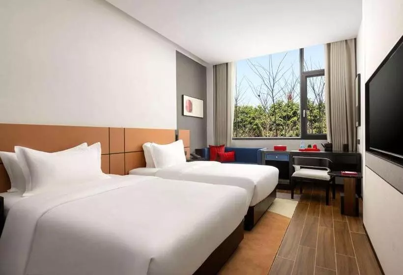 هتل Ramada By Wyndham Xishuangbanna Jinghong