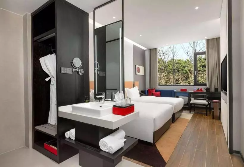 هتل Ramada By Wyndham Xishuangbanna Jinghong