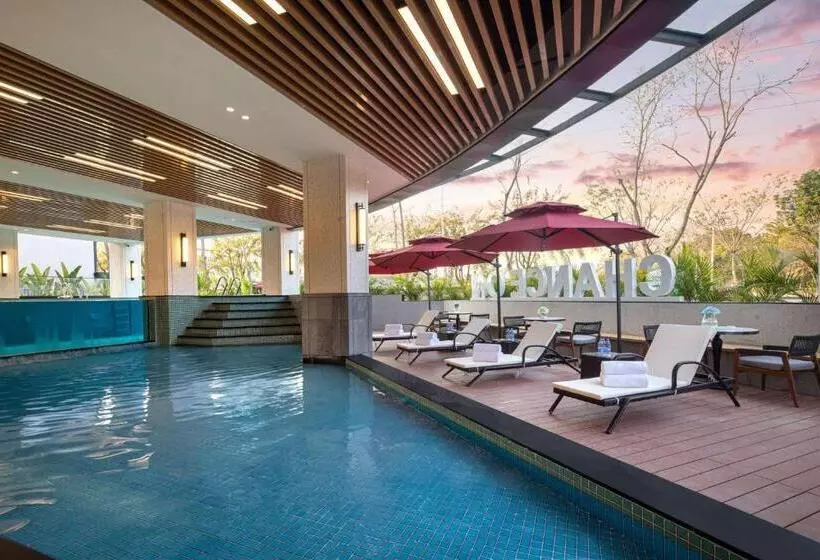 هتل Ramada By Wyndham Xishuangbanna Jinghong