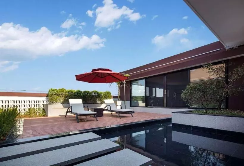 هتل Ramada By Wyndham Xishuangbanna Jinghong