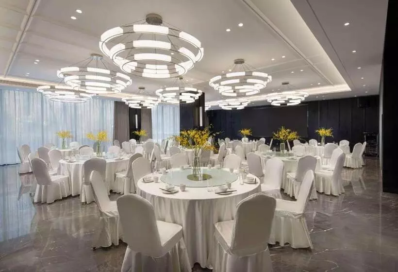 هتل Ramada By Wyndham Xishuangbanna Jinghong