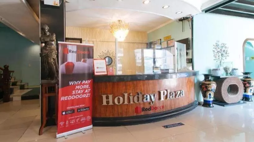 ホテル Reddoorz Plus @ Holiday Plaza Tuguegarao City