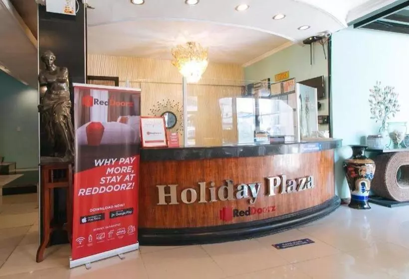 ホテル Reddoorz Plus @ Holiday Plaza Tuguegarao City