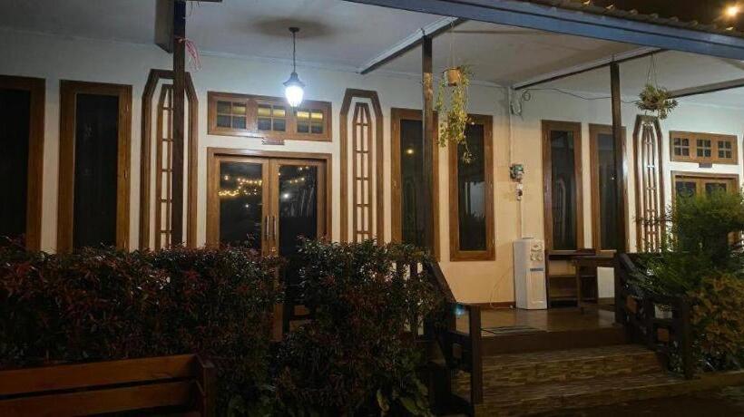 Otel Villa Mutiara Hitam Situ Cileunca Pangalengan