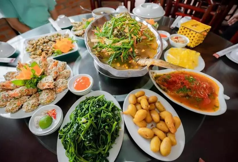 Khách Sạn Moonlight Hotel   Mặt Biển Hải Tiến