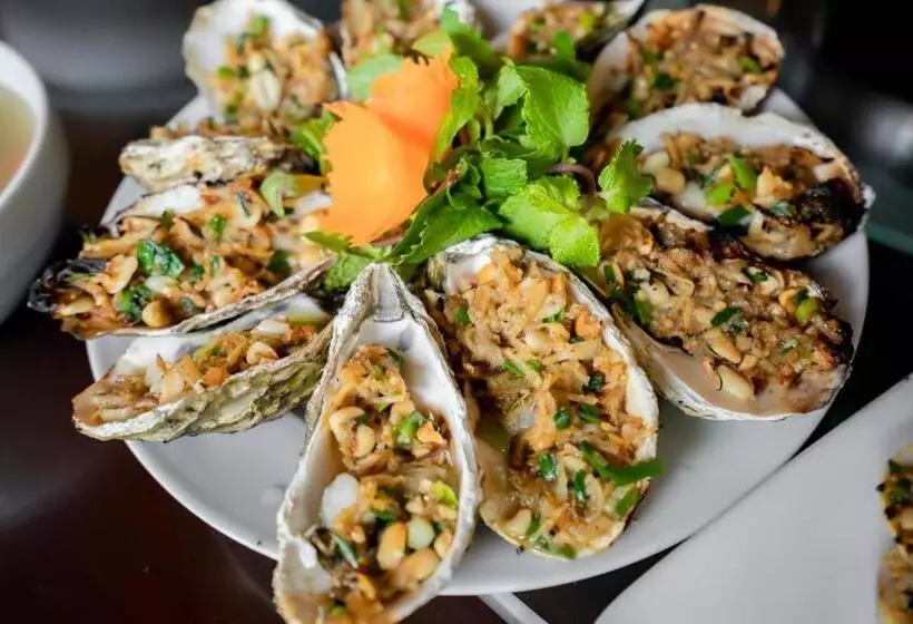 Khách Sạn Moonlight Hotel   Mặt Biển Hải Tiến