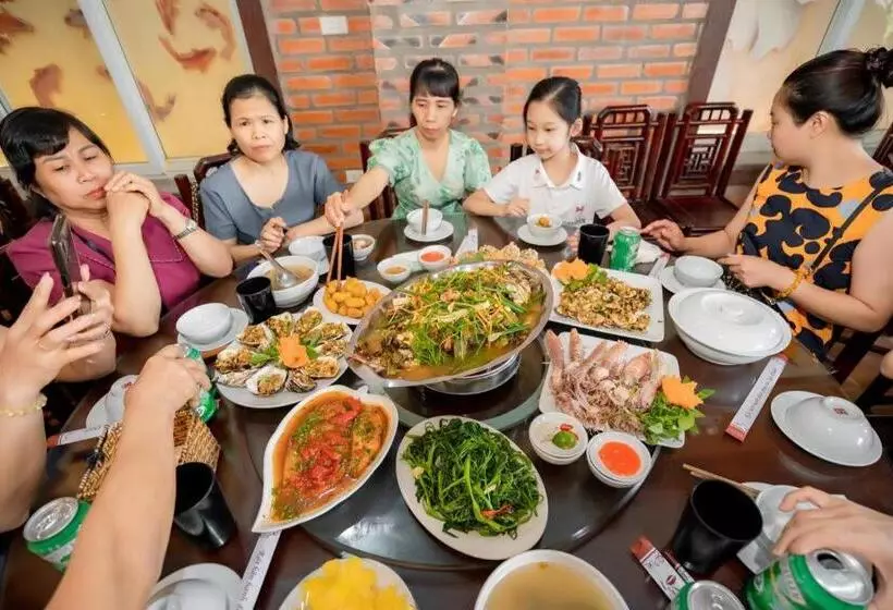 Khách Sạn Moonlight Hotel   Mặt Biển Hải Tiến