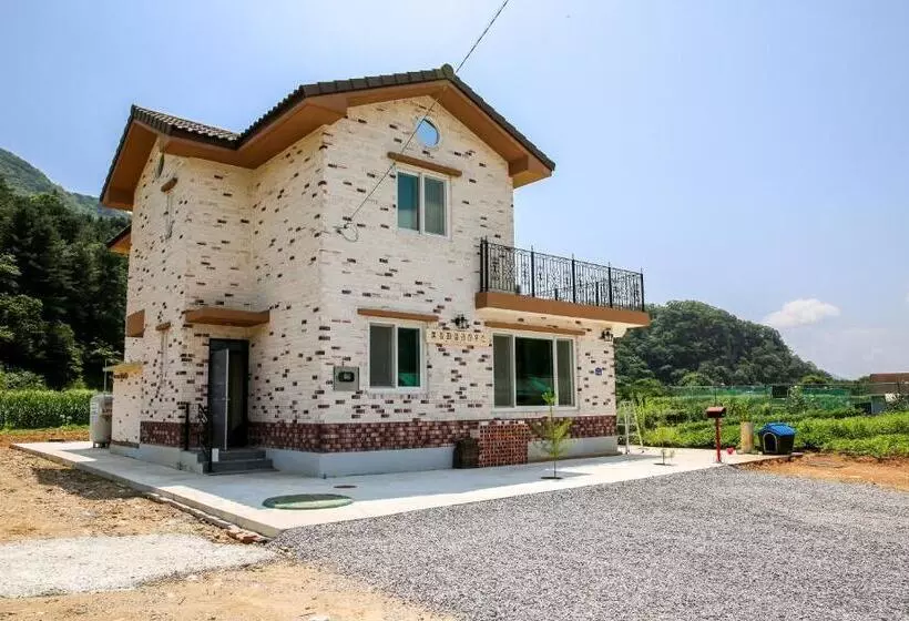 Majatalo Poolip Family House