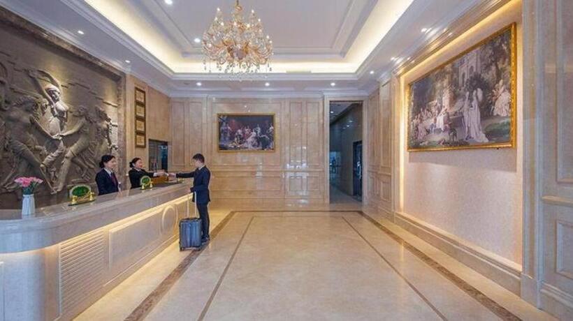 Vienna Hotel Wuhan Huazhong Normal University Huquan Metro Station