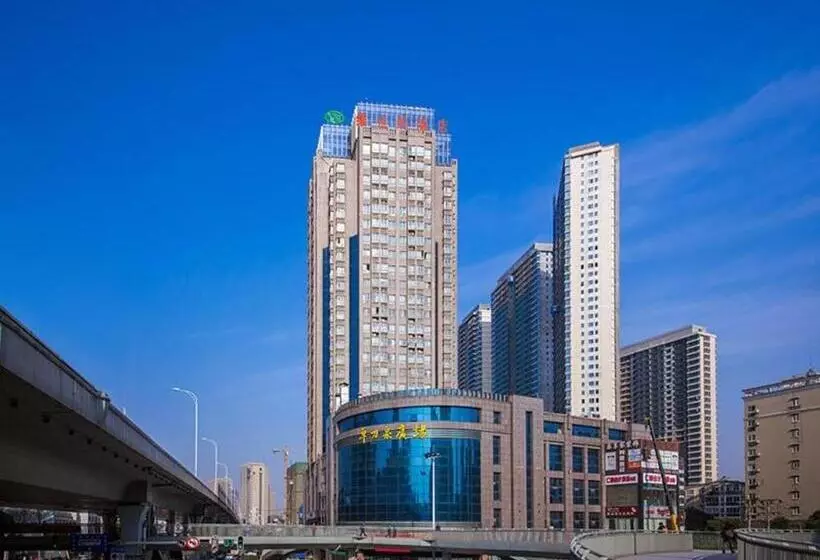 Vienna Hotel Wuhan Huazhong Normal University Huquan Metro Station