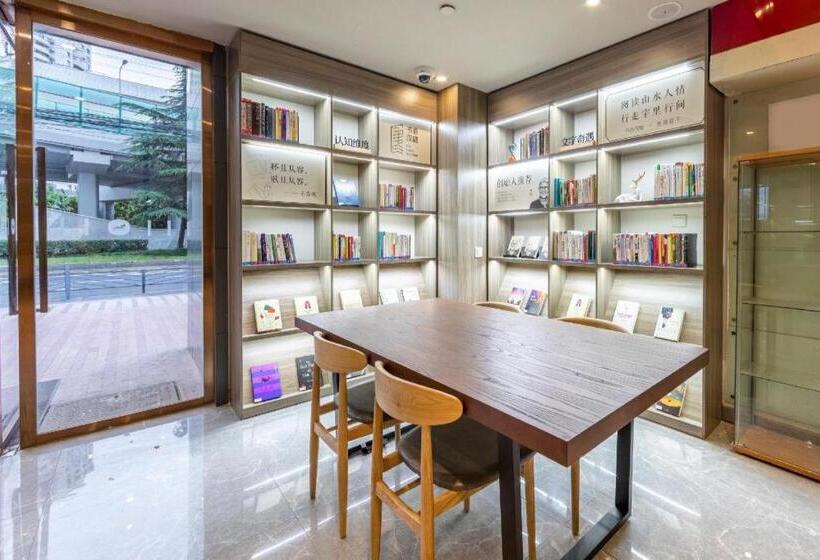 Hanting Hotel Shanghai Xujiahui Stadium Metro Station