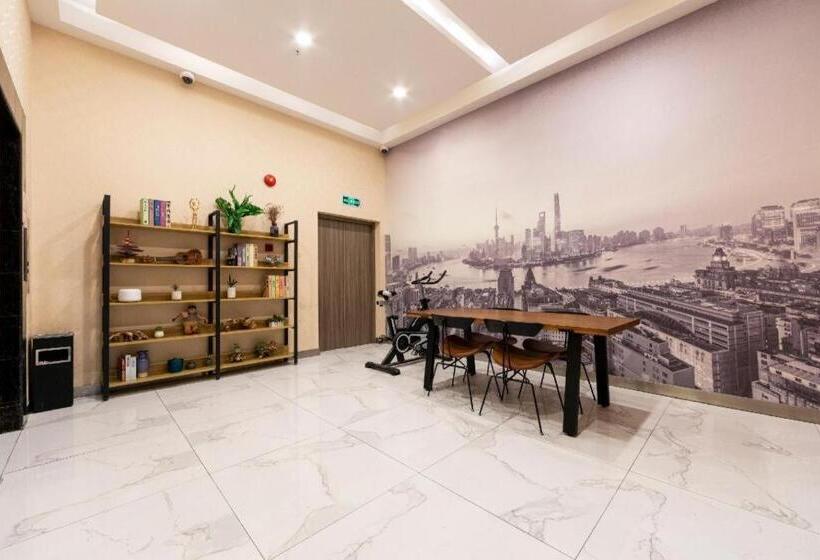 Hanting Hotel Shanghai Xujiahui Stadium Metro Station