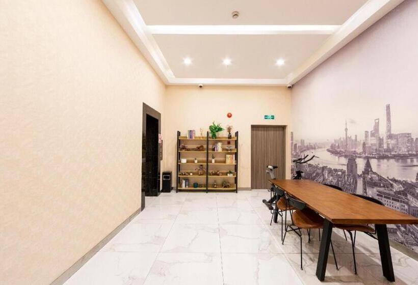 Hanting Hotel Shanghai Xujiahui Stadium Metro Station