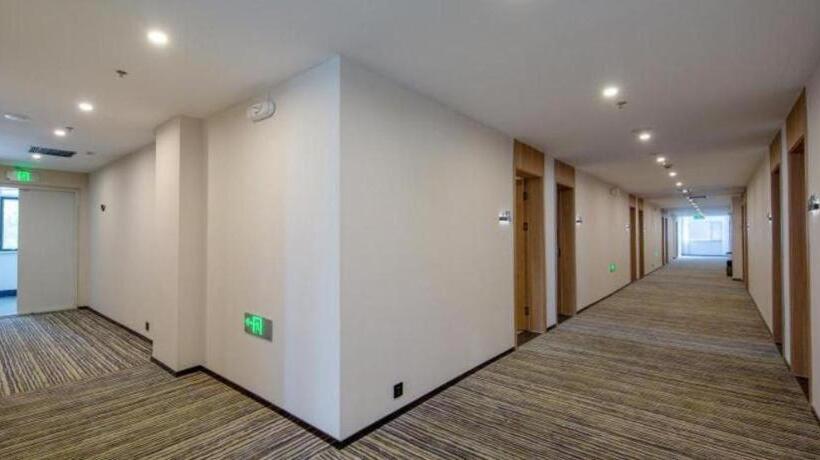 ホテル Green Tree Inn Express Heze University Town