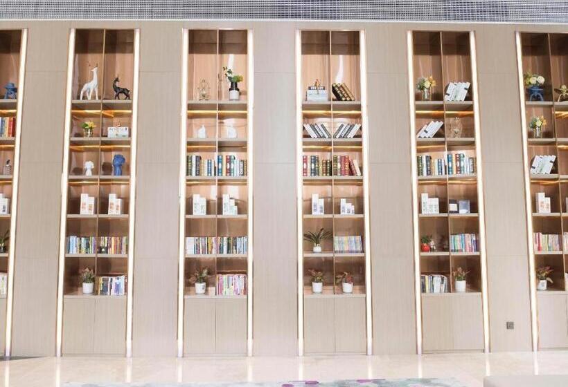 Lavande Hotel Nanchang Aixihu Shida