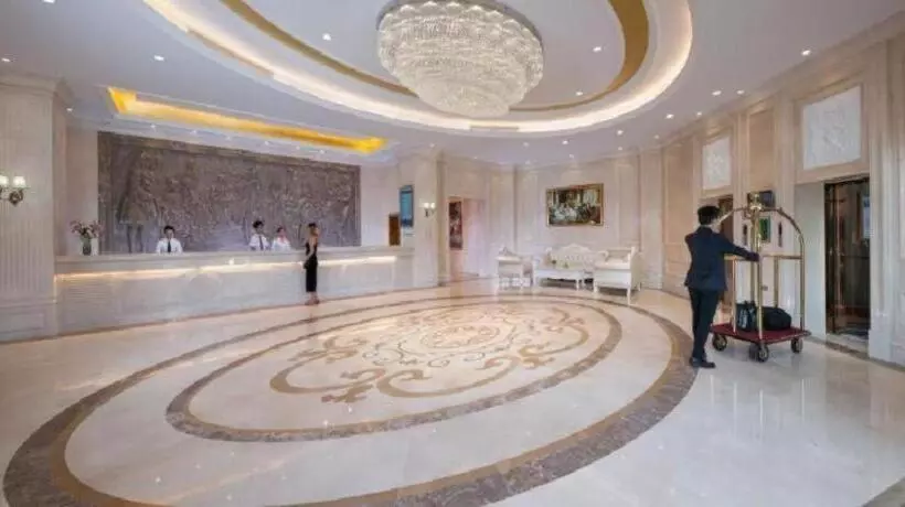 Vienna Hotel Hainan Lingshui Center