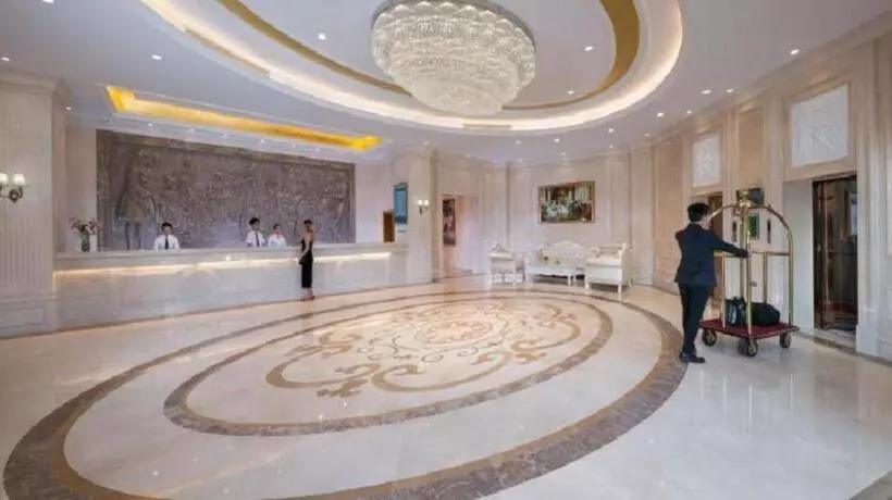 Vienna Hotel Hainan Lingshui Center