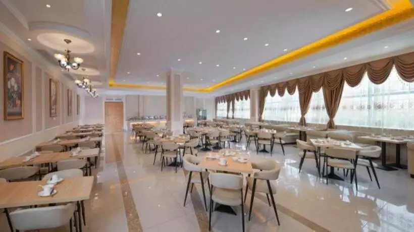 Vienna Hotel Hainan Lingshui Center