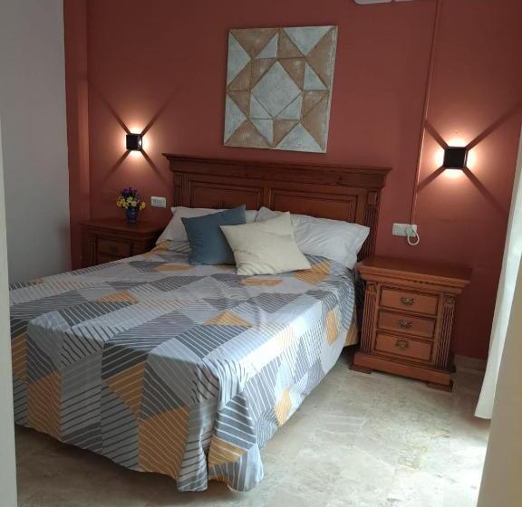 هاستل Hostal Montys