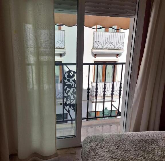 هاستل Hostal Montys