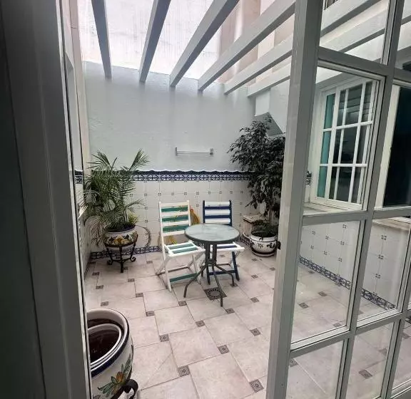 Ostello Hostal Montys