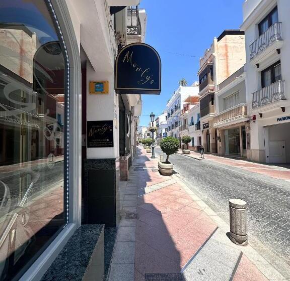 هاستل Hostal Montys