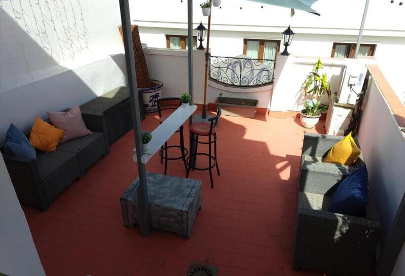 هاستل Hostal Montys