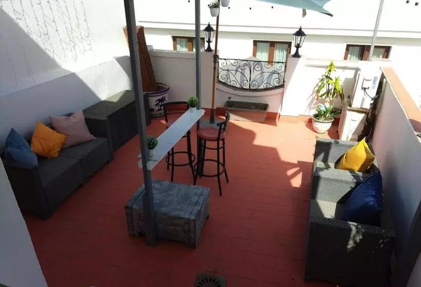 Ostello Hostal Montys