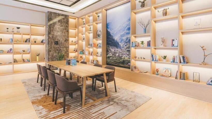 Atour Hotel Guiyang Shijicheng