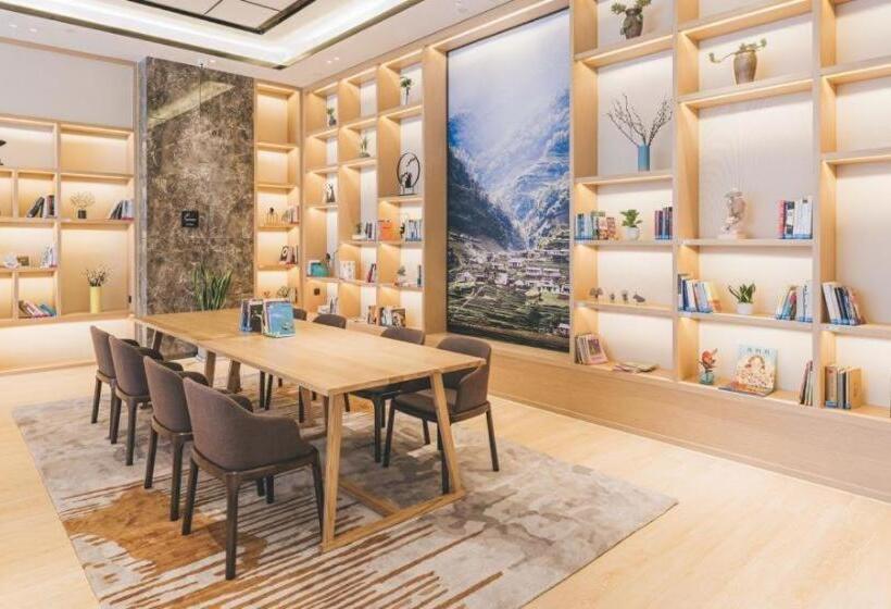 Atour Hotel Guiyang Shijicheng