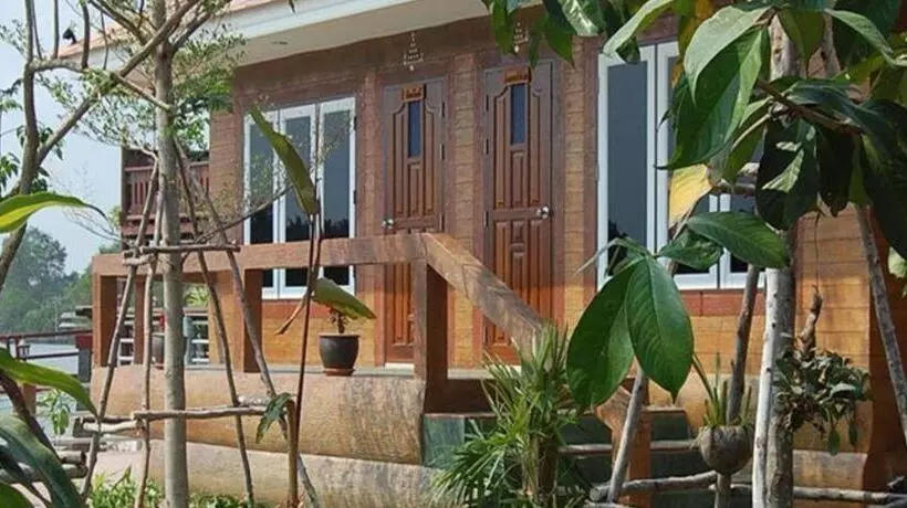 ホテル Baan Imoun