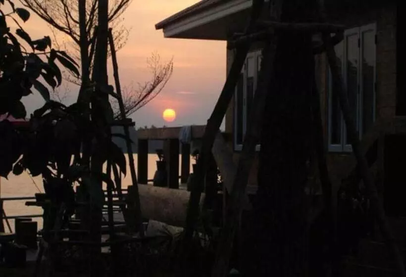 ホテル Baan Imoun