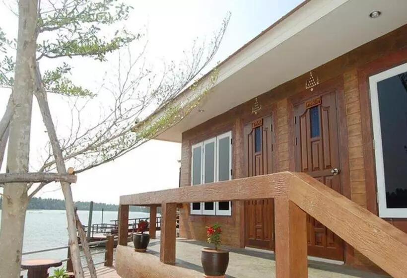 ホテル Baan Imoun