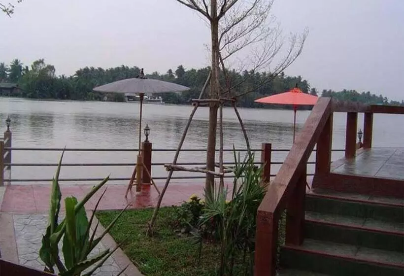 ホテル Baan Imoun