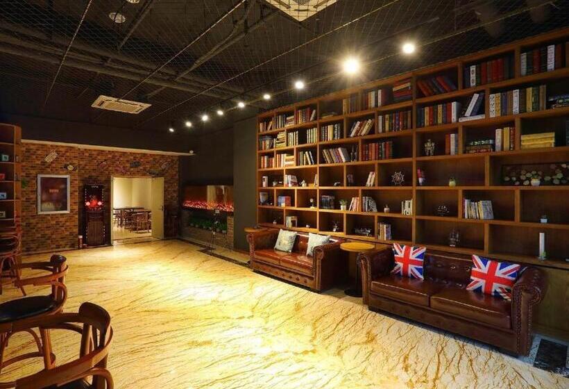 Hotelli James Joyce Coffetel·shenyang North Railway Station Shifu Square