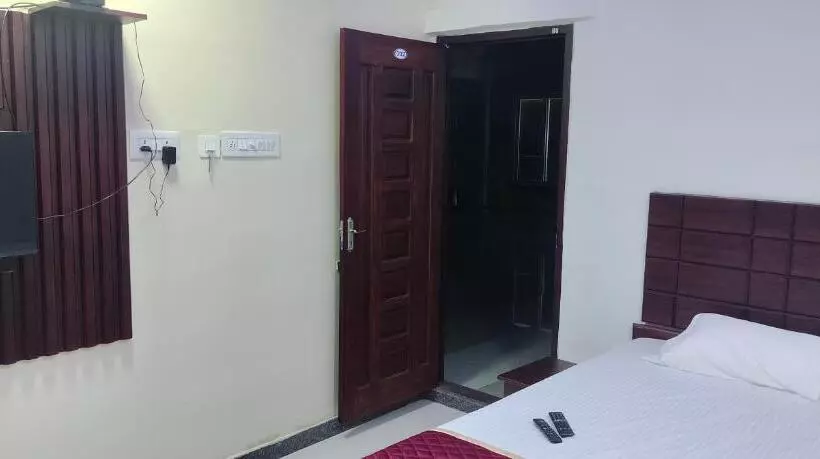 ホテル Riya Residency