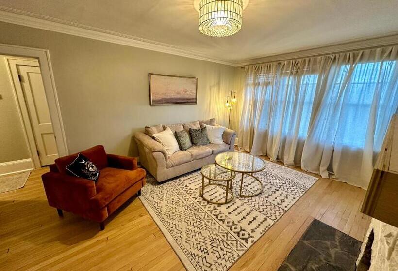 Пансион Cozy Cottage By Mazi Homes