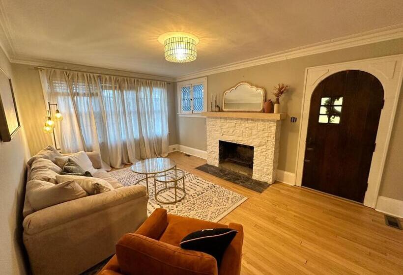 Пансион Cozy Cottage By Mazi Homes