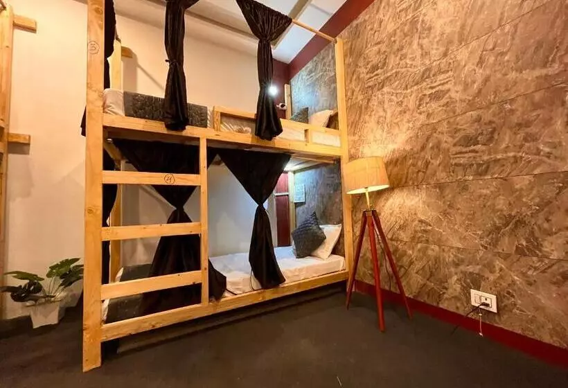 ユースホステル Vista !! Centrally Heated ! Air Cooled ! Private Parking ! Restaurant ! Family Hotel ! Open Terrace