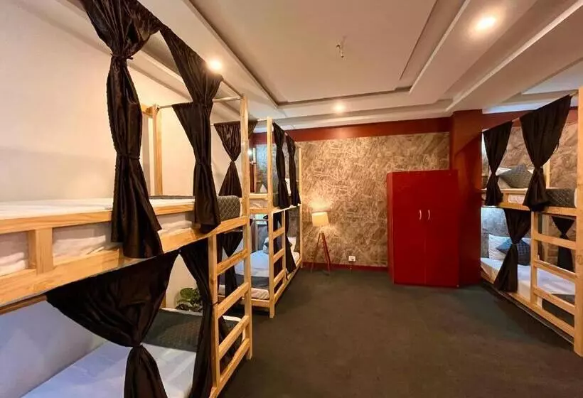 ユースホステル Vista !! Centrally Heated ! Air Cooled ! Private Parking ! Restaurant ! Family Hotel ! Open Terrace